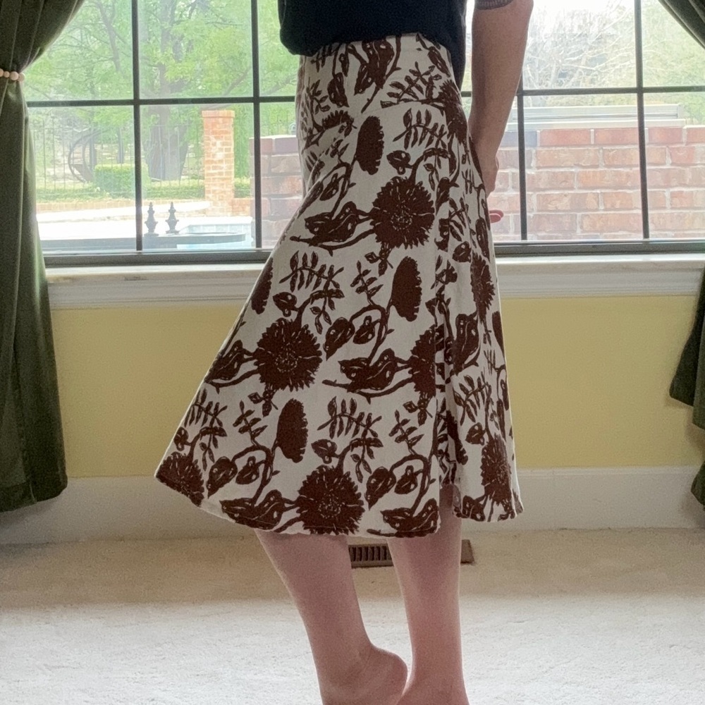 EUC GAP Neutral Linen Circle Skirt Sunflower Leaf Motif - Picture 2 of 8